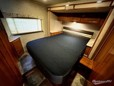 2018 Coachmen Leprechaun — photo 18 view