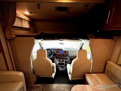2018 Coachmen Leprechaun — photo 10 view