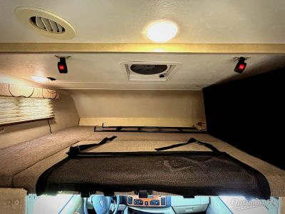 2018 Coachmen Leprechaun — photo 11 view