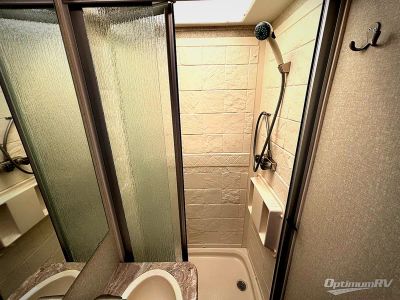 2018 Coachmen Leprechaun — photo 21 view