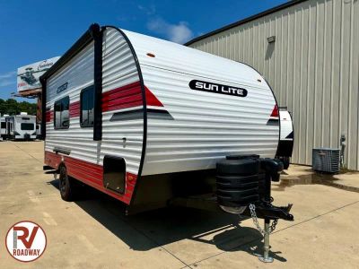 2027 Sunset Park RV Sun Lite — front three-quarter view