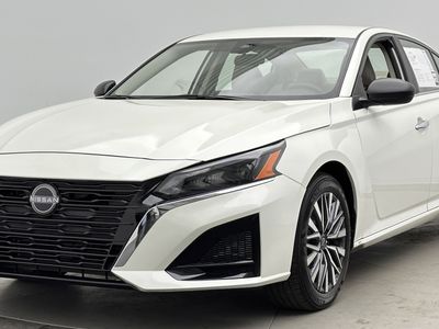 2025 Nissan Altima - Photo 8