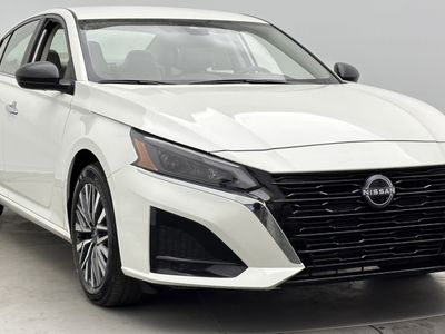 2025 Nissan Altima - Photo 3