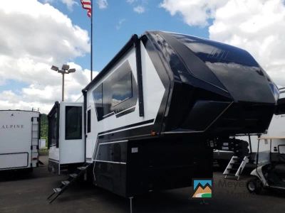 2027 Brinkley MODEL G 3950 — front three-quarter view