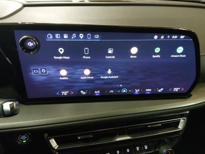 2025 Chevrolet Traverse - Photo 21