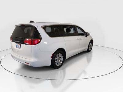 2022 Chrysler Voyager - Photo 7