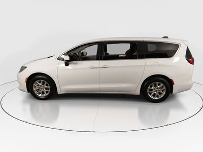 2022 Chrysler Voyager - Photo 4