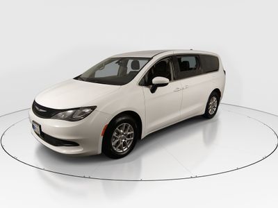 2022 Chrysler Voyager - Photo 3