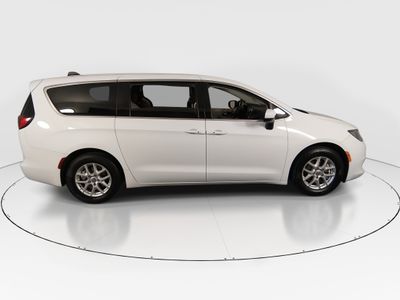 2022 Chrysler Voyager - Photo 8