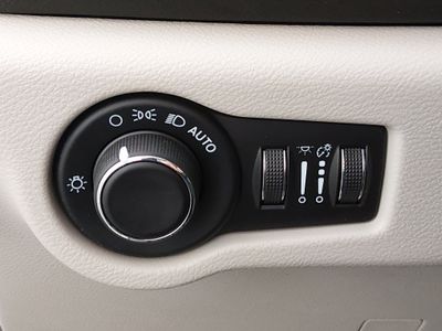 2022 Chrysler Voyager - Photo 13