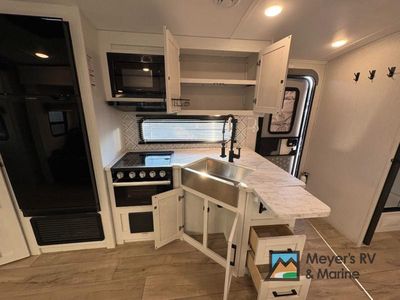 2024 Dutchmen RV Astoria - Photo 16