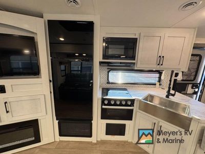 2024 Dutchmen RV Astoria - Photo 13