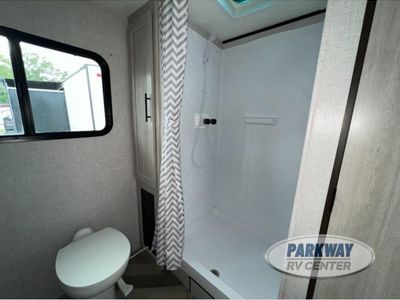 2023 CrossRoads RV Zinger - Photo 10