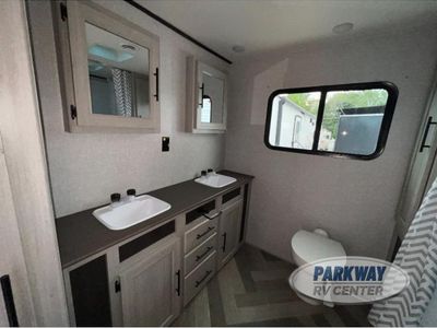 2023 CrossRoads RV Zinger - Photo 8