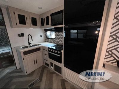 2023 CrossRoads RV Zinger - Photo 16