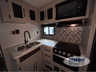 2023 CrossRoads RV Zinger - Photo 17
