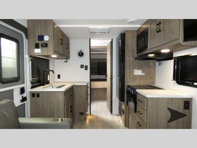 2026 Coachmen RV Freedom Express Select - Photo 5