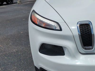 2016 Jeep Cherokee — photo 10 view