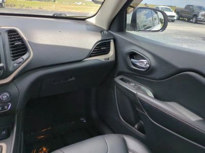2016 Jeep Cherokee — photo 17 view