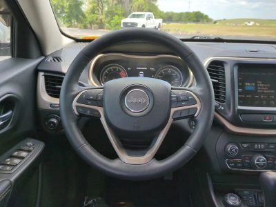 2016 Jeep Cherokee — photo 16 view
