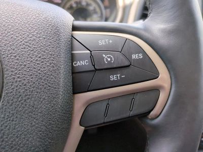 2016 Jeep Cherokee — photo 28 view