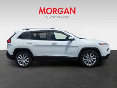 2016 Jeep Cherokee — interior view