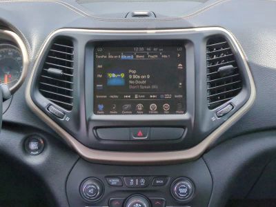 2016 Jeep Cherokee — photo 18 view