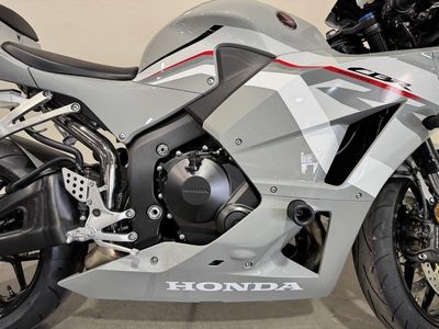 2026 Honda CBR600RR - Photo 13