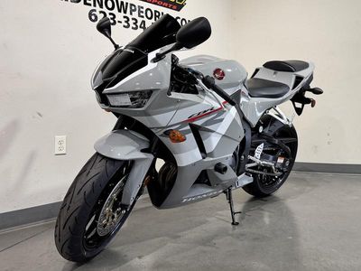 2026 Honda CBR600RR - Photo 2