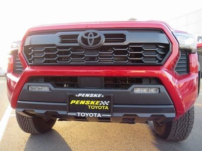 2025 Toyota Tacoma - Photo 8