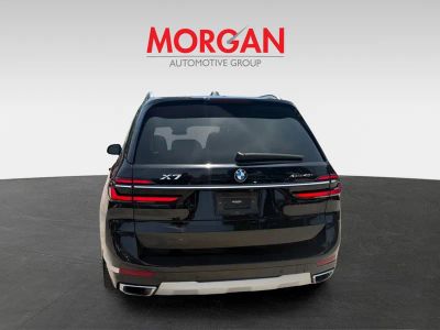 2023 BMW X7 — detail view