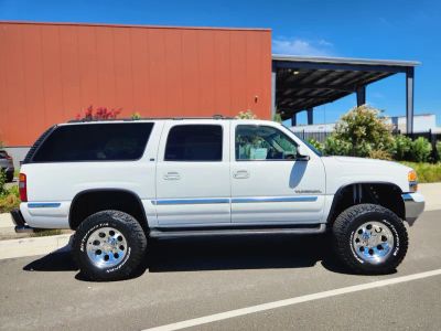 2002 GMC Yukon XL — engine compartment view
