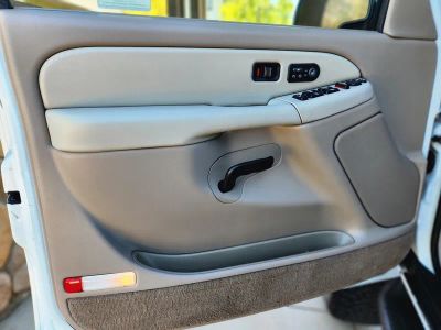 2002 GMC Yukon XL — photo 28 view