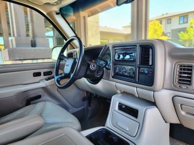 2002 GMC Yukon XL — photo 12 view