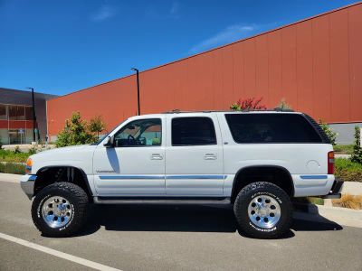 2002 GMC Yukon XL — side profile view