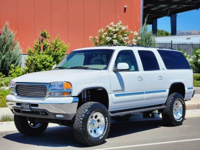 2002 GMC Yukon XL in White — front three-quarter view