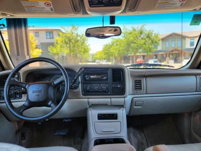 2002 GMC Yukon XL — photo 10 view