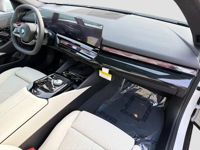 2026 BMW i5 — photo 14 view