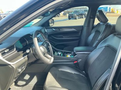 2023 Jeep Grand Cherokee — photo 9 view