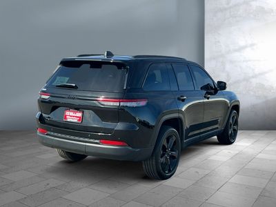 2023 Jeep Grand Cherokee — engine compartment view