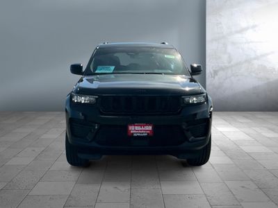 2023 Jeep Grand Cherokee — side profile view
