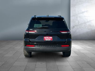 2023 Jeep Grand Cherokee — detail view