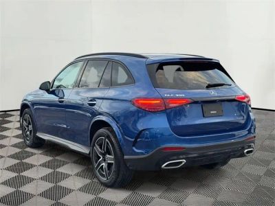 2025 Mercedes-Benz GLC - Photo 9