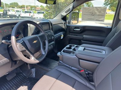 2025 Chevrolet Silverado 3500 HD Chassis Cab — photo 11 view