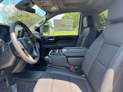 2025 Chevrolet Silverado 3500 HD Chassis Cab — photo 9 view