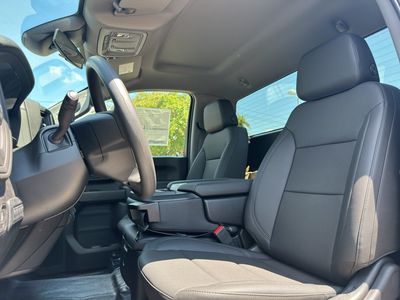 2025 Chevrolet Silverado 3500 HD Chassis Cab — photo 10 view
