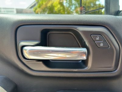 2025 Chevrolet Silverado 3500 HD Chassis Cab — photo 16 view