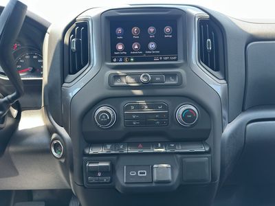 2025 Chevrolet Silverado 3500 HD Chassis Cab — photo 12 view