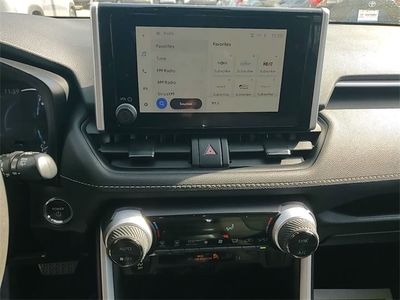 2025 Toyota RAV4 Hybrid - Photo 17