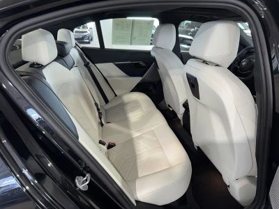 2025 BMW 5 Series — photo 12 view